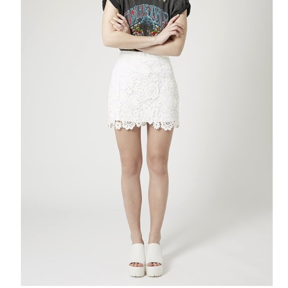 Topshop mini skirt with flower appliqué / lace - Picture 3 of 4